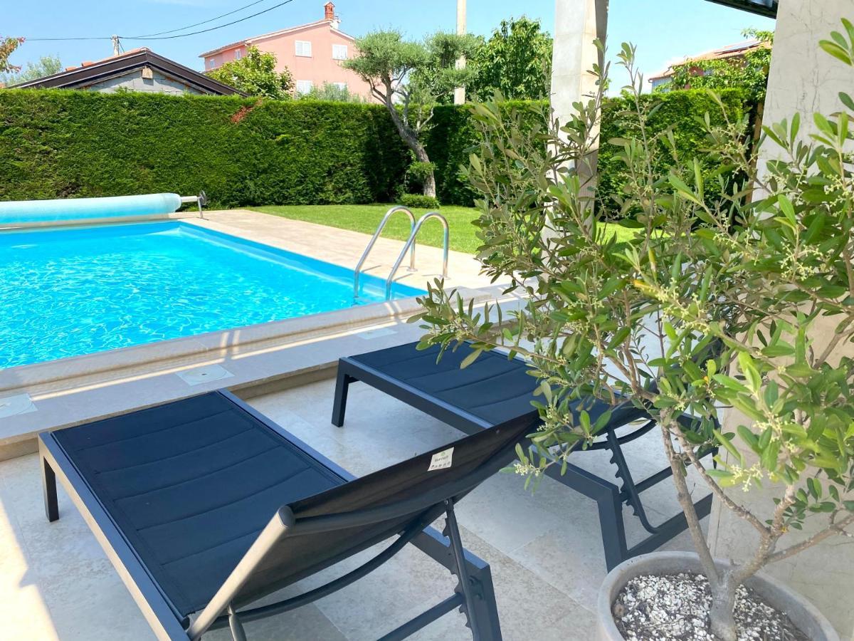 Villa Divina With Private Heated Pool Пула Екстер'єр фото